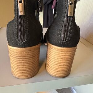 Black and Tan Women's mules
